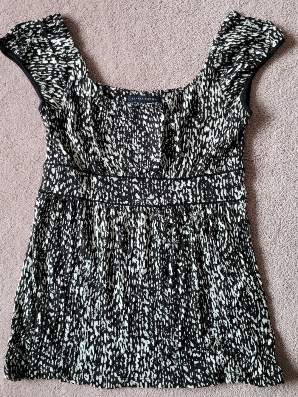 Banana Republic Black & White Sleeveless Top